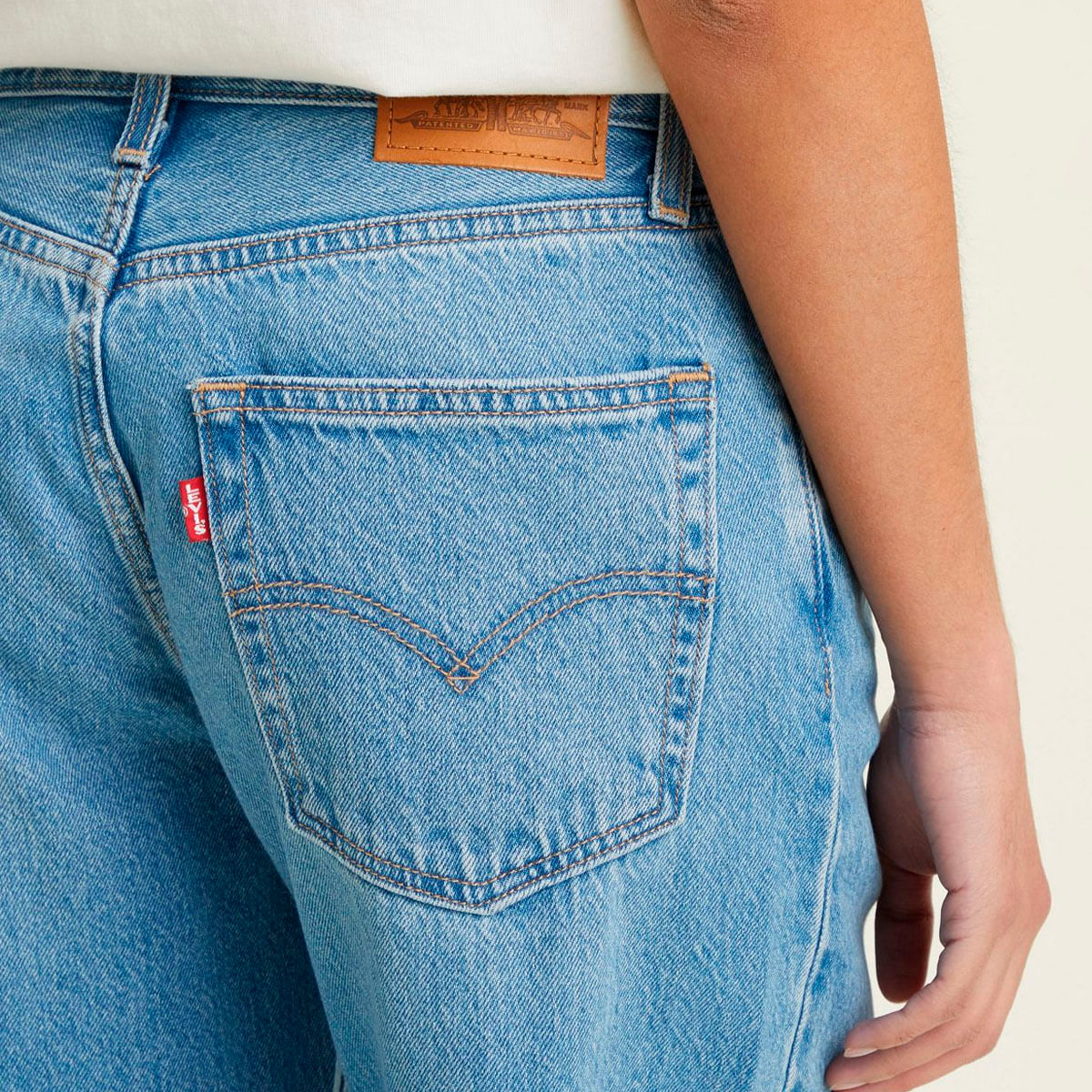 LEVI'S - Jeans oversize con strappi su Arteni.it