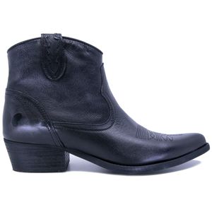 Lavado Texan ankle boot in textured leather