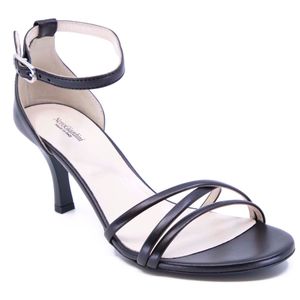 Black leather sandal with heel
