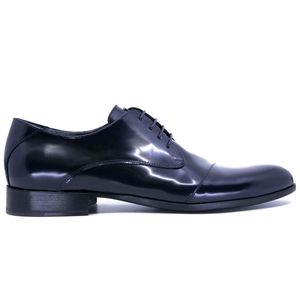 Handcrafted brushed lace-up in patent leather