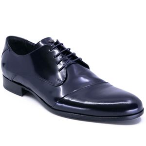 Handcrafted brushed lace-up in patent leather
