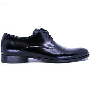 Handcrafted brushed lace-up in patent leather
