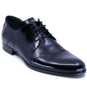 Handcrafted brushed lace-up in patent leather