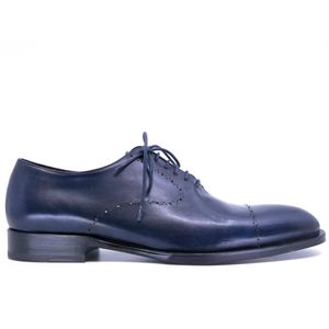 Stringata blu con motivo traforato
