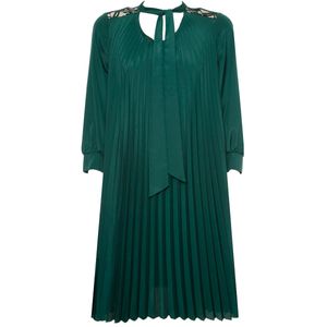 Pleated dress with lace on the shoulders
