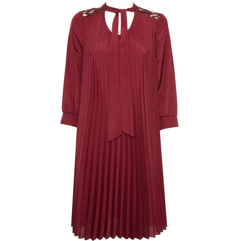 DONNA-BOTTEGA-SARTORI-ABITI-CORTI-1241389