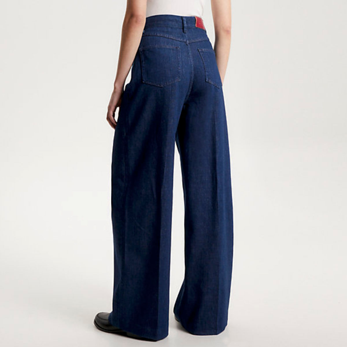Tommy Hilfiger - Wide high-waisted jeans with pleats on Arteni.it