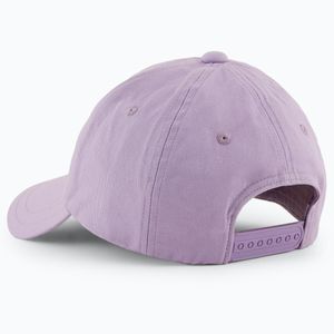 Cappello viola con visiera rigida e logo