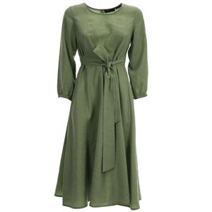 Long dress with back keyhole closure and belt at the waist