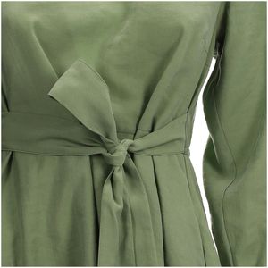 Long dress with back keyhole closure and belt at the waist