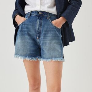 Girlfriend shorts with fringed bottom