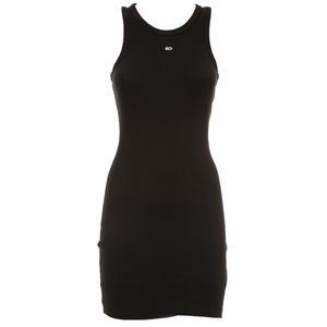 Sleeveless fitted dress