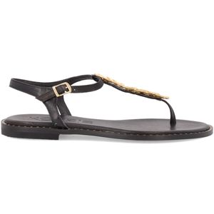 Leather sandals with olive leaves