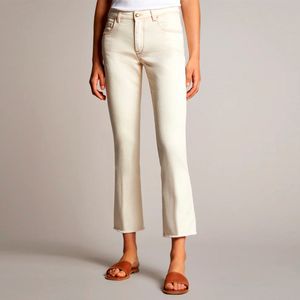 Jeans with fringed bottom