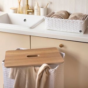 Grand Superb white laundry basket with wooden cap