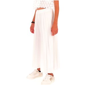 White pleated trousers