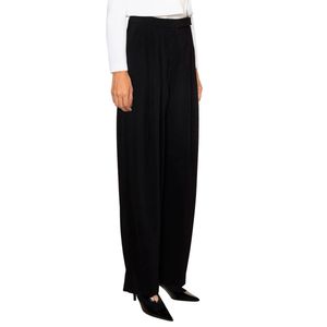 Wide trousers with pleats