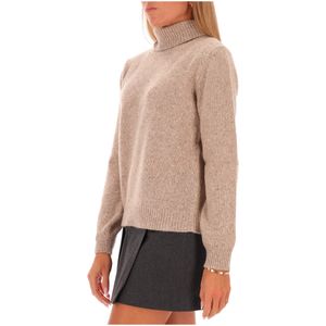 High neck sweater with ribbed edges