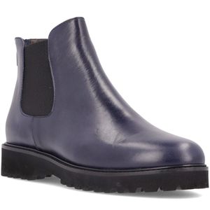 Leather ankle boot with elastic bands and zip