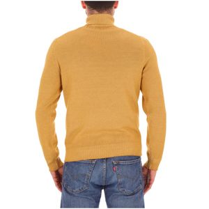 Plain turtleneck in virgin wool yarns