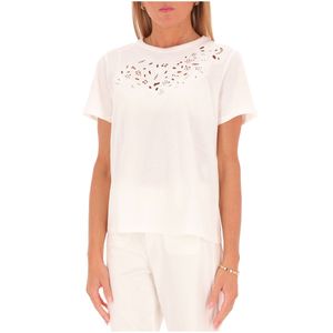 Gaetana T-shirt with macramé decoration on the neckline