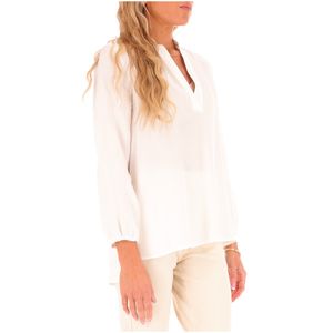 White sweater with diamond-shaped relief workmanship