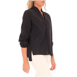 Maglia nera in cotone con fantasia floreale