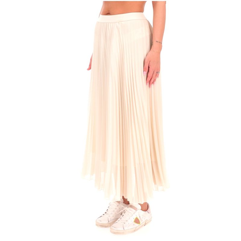DONNA-MARELLA-GONNE-CORTE-1555512