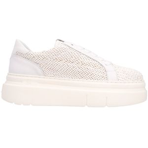 Sneakers with raffia weave