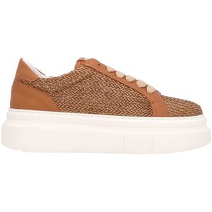 Sneakers with raffia weave