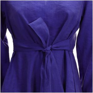 Vestito lungo con chiusura a goccia posteriore e cintura in vita