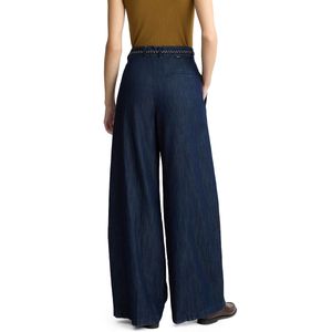 Dark flare jeans with belt