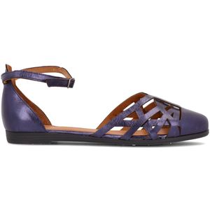 Perforated laminated leather sandal