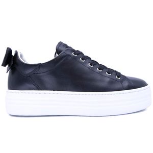 Sneakers nera in cuoio con fiocco