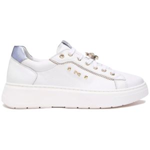Sneakers bianca in pelle con charm
