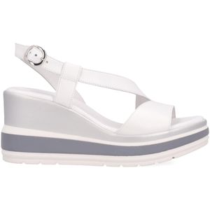 Thamigi sandal with wedge