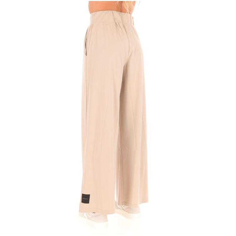 DONNA-ESSENZIALE-CLASSICI-1575141