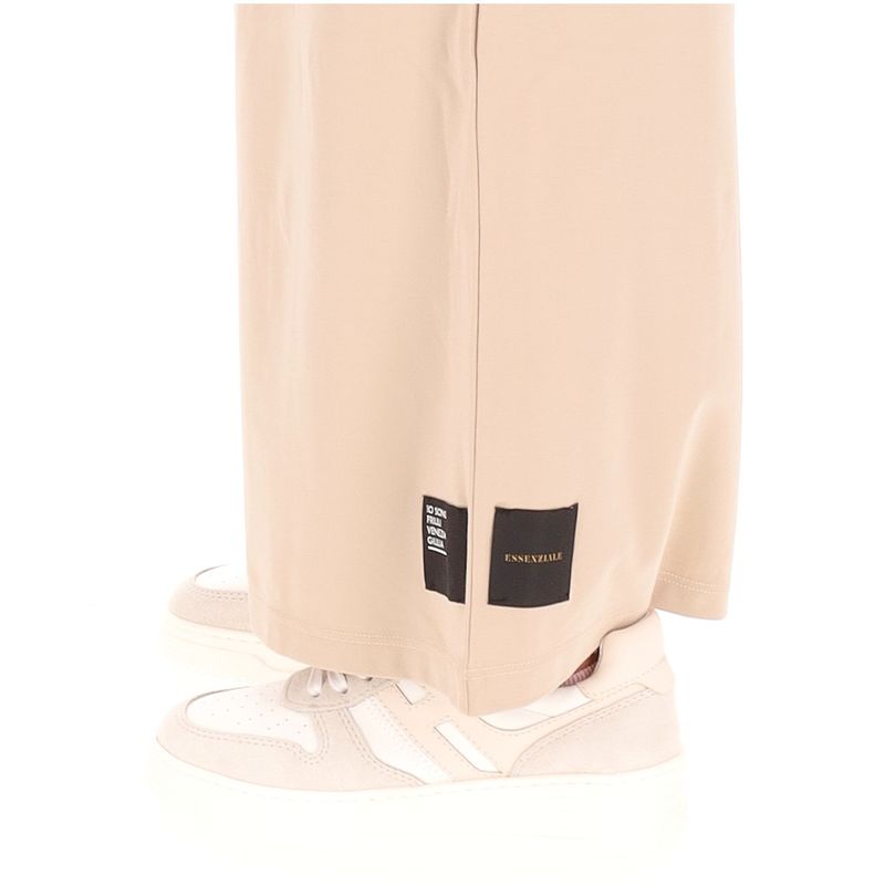 DONNA-ESSENZIALE-CLASSICI-1575141