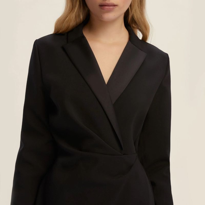 DONNA-MARELLA-ABITI-CORTI-1567835