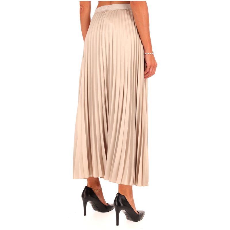 DONNA-MARELLA-GONNE-CORTE-1596095