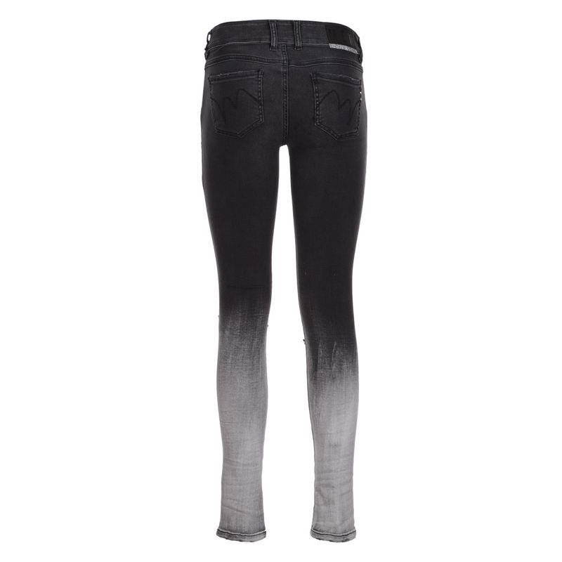 Jeans_con_rotture_e_sabbiatura_sul_fondo_27_3