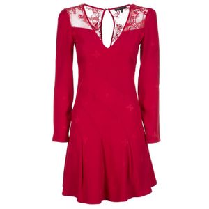 Short dress with lace on the shoulders and back