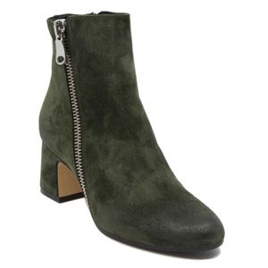 Ankle boot with double side zip