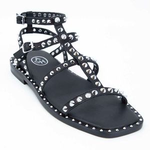 Maeva sandal in leather with studs