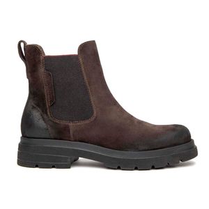 Chelsea boots in suede