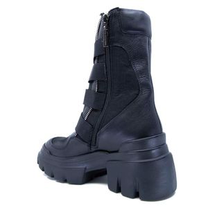 High boot with buckles and zip