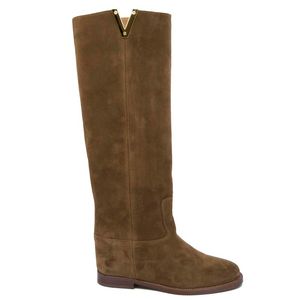 Brown velor boot in suede