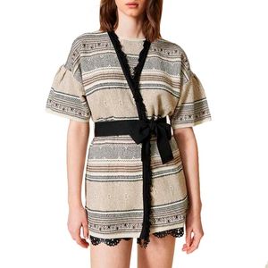 Cardigan jacquard beige con frange e cintura nera