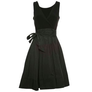 Elegant short dress with belt