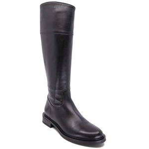 Smooth leather boot with zip
